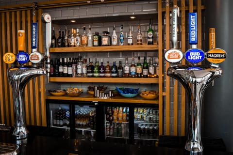 Lounge or bar, Drinks, Alcoholic drinks