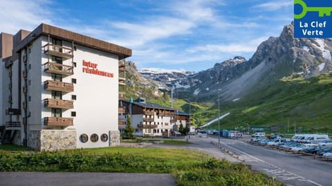 Property building, Nearby landmark, Spring, Day, Neighbourhood, Natural landscape, Text overlay, Mountain view, Street view, Location, Parking