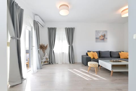 Apartment Amelie - with pool and sauna! Apartment in Šibenik-Knin County, Croatia