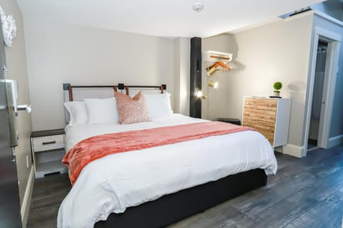 Bed, Photo of the whole room