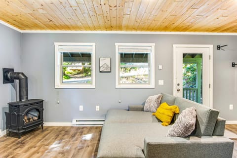 Snowdrop Summit Cabin Cabin in Snoqualmie Pass