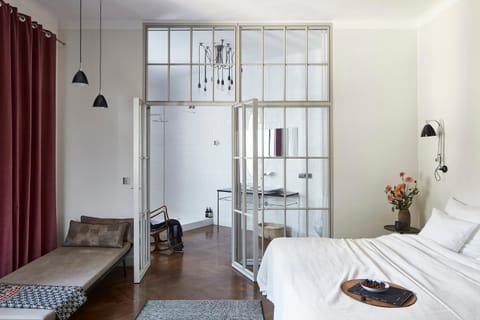 Shower, Bed, Day, Bathroom, Living room, Seating area, Bedroom, Garden view, Inner courtyard view
