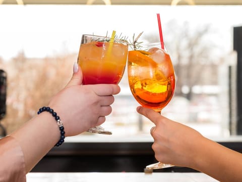 People, Food and drinks, Drinks, group of guests