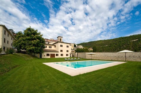 Facade/entrance, Spring, Day, Natural landscape, Garden, On site, Pool view, Swimming pool, Swimming pool