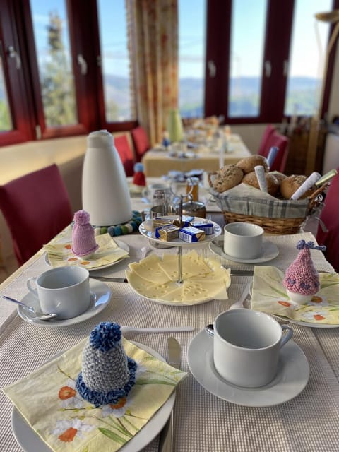 Coffee/tea facilities, Food and drinks, Breakfast, Continental breakfast