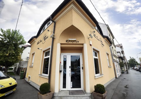 Property building, Property logo or sign, Lobby or reception