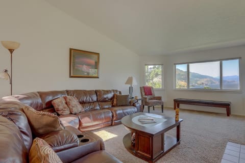 Amber Sunset House in Mosier