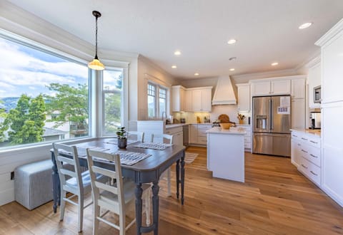 Lincoln House 30 day minimum House in Hood River