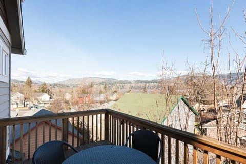 Private Reserve 30 day minimum House in Hood River