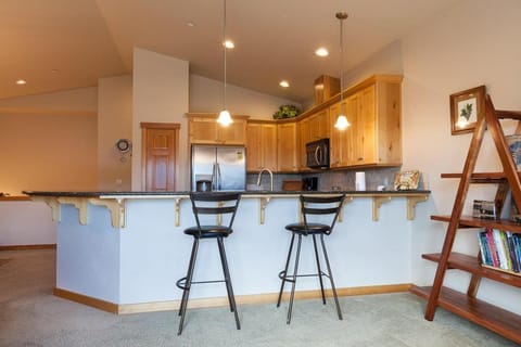 River Scene 30 Night Minimum House in White Salmon