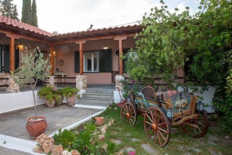 Traditional Villa Nea Peramos Villa in Nea Peramos