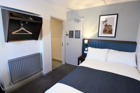 Oaklands by Greene King Inns Inn in Chester