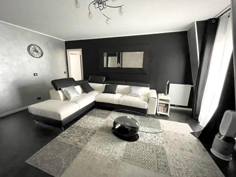 Appartement near Disney Parks Apartment in Chessy