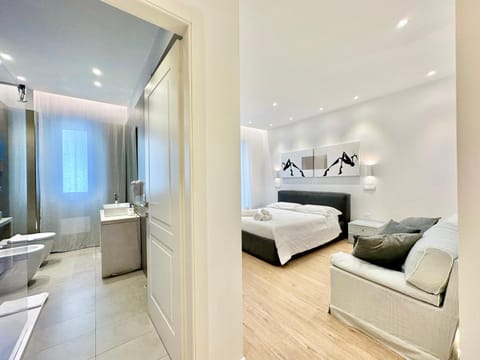 Toilet, Bed, Bathroom, Photo of the whole room, Bedroom, towels