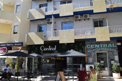 Property building, Day, People, City view, Street view, Location, group of guests