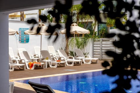 Swimming pool, Swimming pool