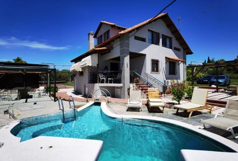Rural villa Private pool, BBQ, court ,20' airport Villa in Halkidiki