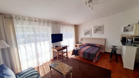 Communal lounge/ TV room, Photo of the whole room, Seating area, Dining area