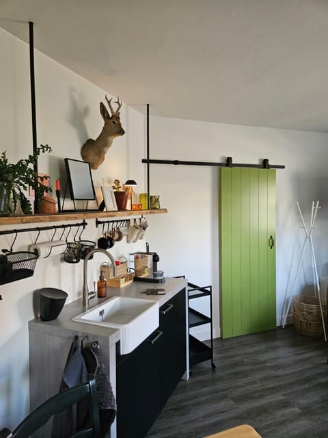 Coffee/tea facilities, Kitchen or kitchenette, Food and drinks, kitchen