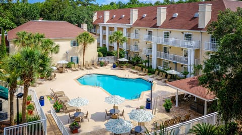 Bird's eye view, Pool view
