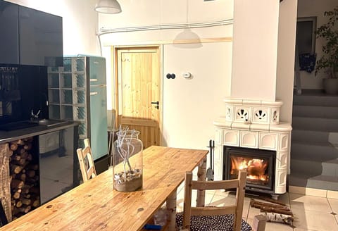 TV and multimedia, Kitchen or kitchenette, Living room, Seating area, Dining area, flat iron
