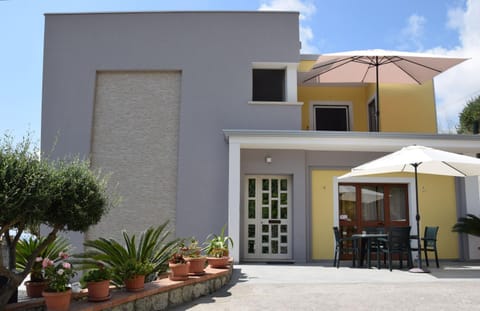 Property building, Patio, Facade/entrance, Day