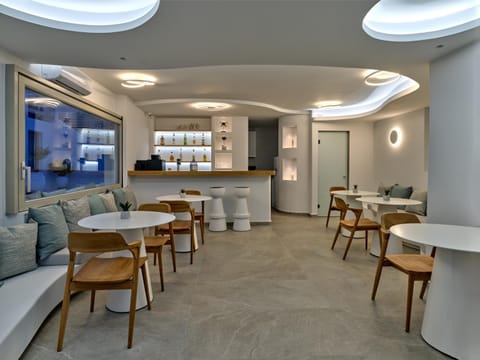 Communal lounge/ TV room, Lounge or bar