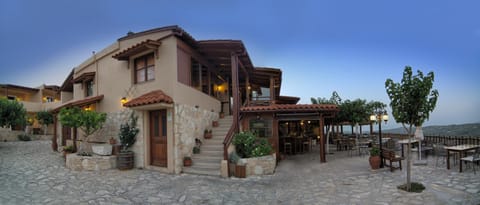 Property building, Restaurant/places to eat