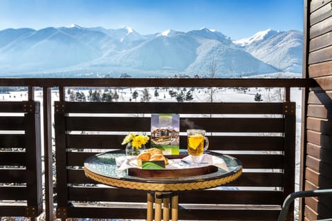 Balcony/Terrace, Mountain view