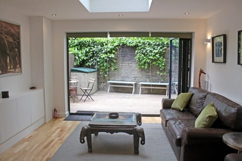 Patio, BBQ facilities, Garden, TV and multimedia, Balcony/Terrace, Living room, Bedroom