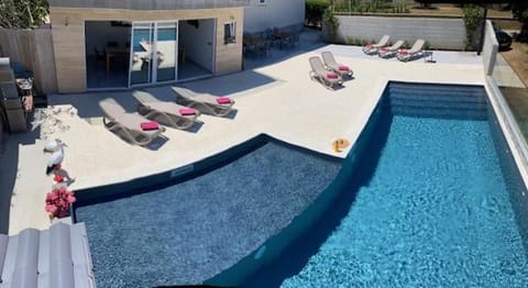 Pool view, Swimming pool, sunbed