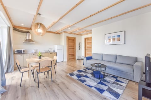 Bed, Kitchen or kitchenette, Living room, Decorative detail, Seating area, Dining area, Garden view, Inner courtyard view