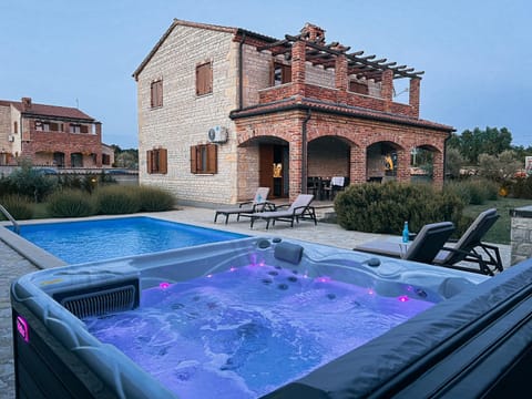 Day, Hot Tub, Pool view, Swimming pool