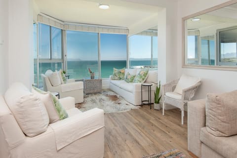 Bayview Bliss Apartment in Hermanus