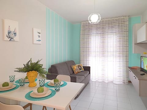Bed, Living room, Dining area