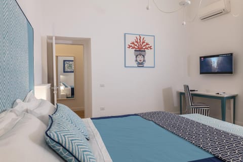 Bed, TV and multimedia, Photo of the whole room, Bedroom, air conditioner