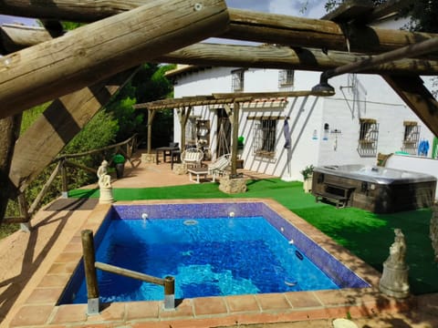 Property building, Hot Tub, Balcony/Terrace, Swimming pool