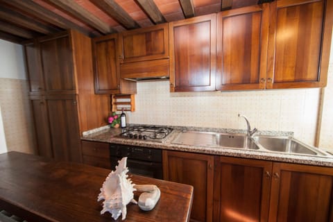 Communal kitchen, Family