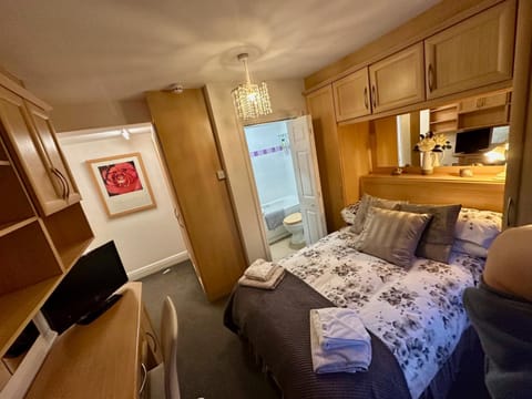 Station Approach Solihull Cabin Stays Cabin in Shirley