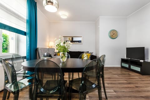 Communal lounge/ TV room, TV and multimedia, Kitchen or kitchenette, Living room, Seating area, Dining area, Evening entertainment