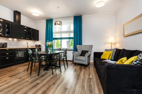 Kitchen or kitchenette, Living room, Seating area, Dining area, minibar, pet friendly, stove