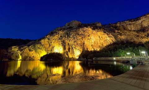 Athens Riviera Loft Apartment in Vouliagmeni