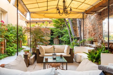 Facade/entrance, Garden