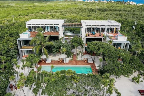 Bird's eye view, Pool view