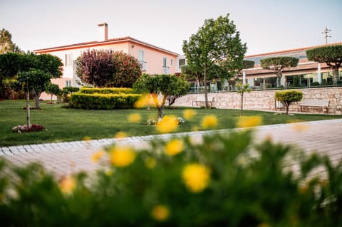 Property building, Spring, Day, Garden