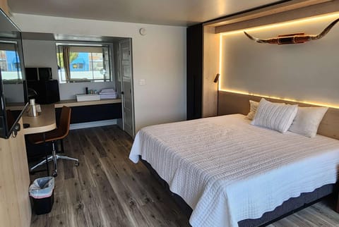 Photo of the whole room, Bedroom