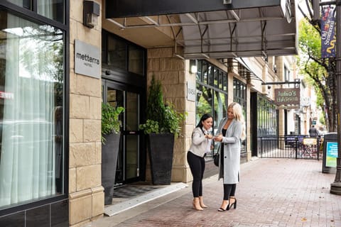 Facade/entrance