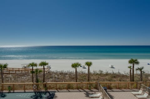 Oceanfront Condo with Spacious Balcony - Unit 0306 Apartment in Upper Grand Lagoon