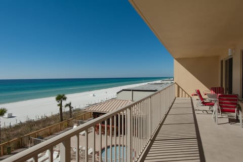 Oceanfront Condo with Spacious Balcony - Unit 0306 Apartment in Upper Grand Lagoon