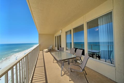 Comfortable High-Rise Condo with Beach Access - Unit 1404 Apartment in Upper Grand Lagoon